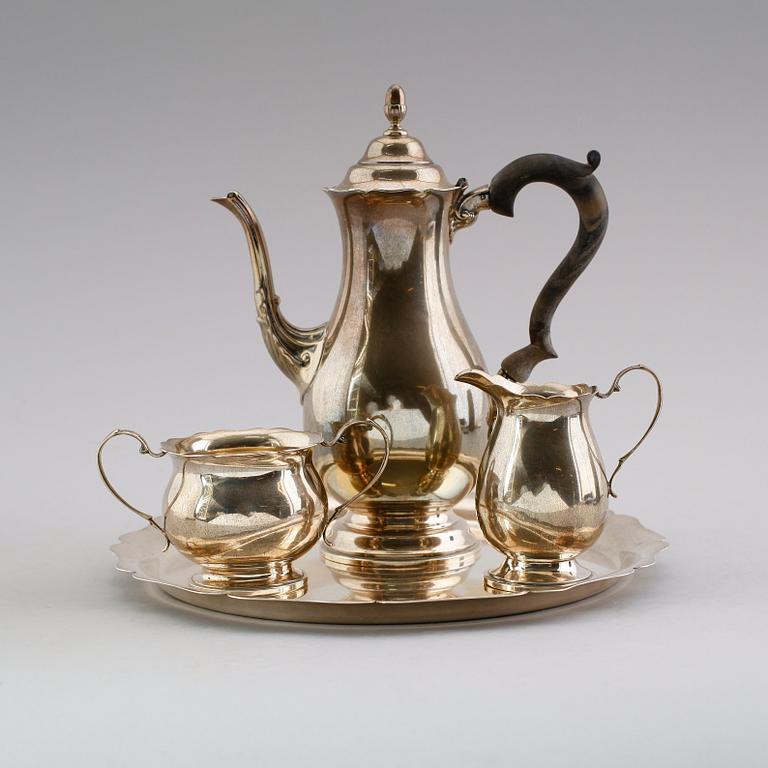 KAFFESERVIS, 4 delar, sterlingsilver, 1900-talets första hälft. Vikt ca 1390 gram.