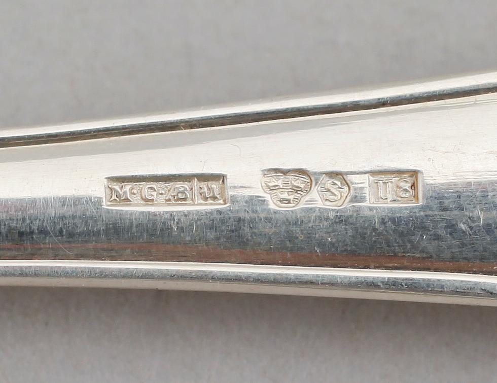 BORDSBESTICK, 48 delar, silver, "Svensk spets", 1900-tal, total vikt ca 1472 g.