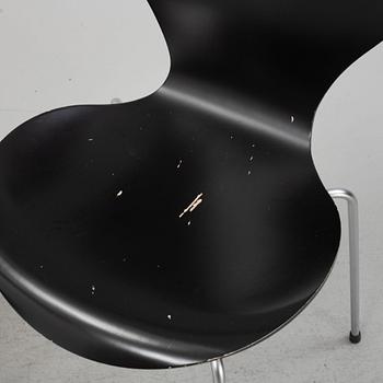 Arne Jacobsen, stolar sex st. "Sjuan", Fritz Hansen, Danmark, daterade 2003.