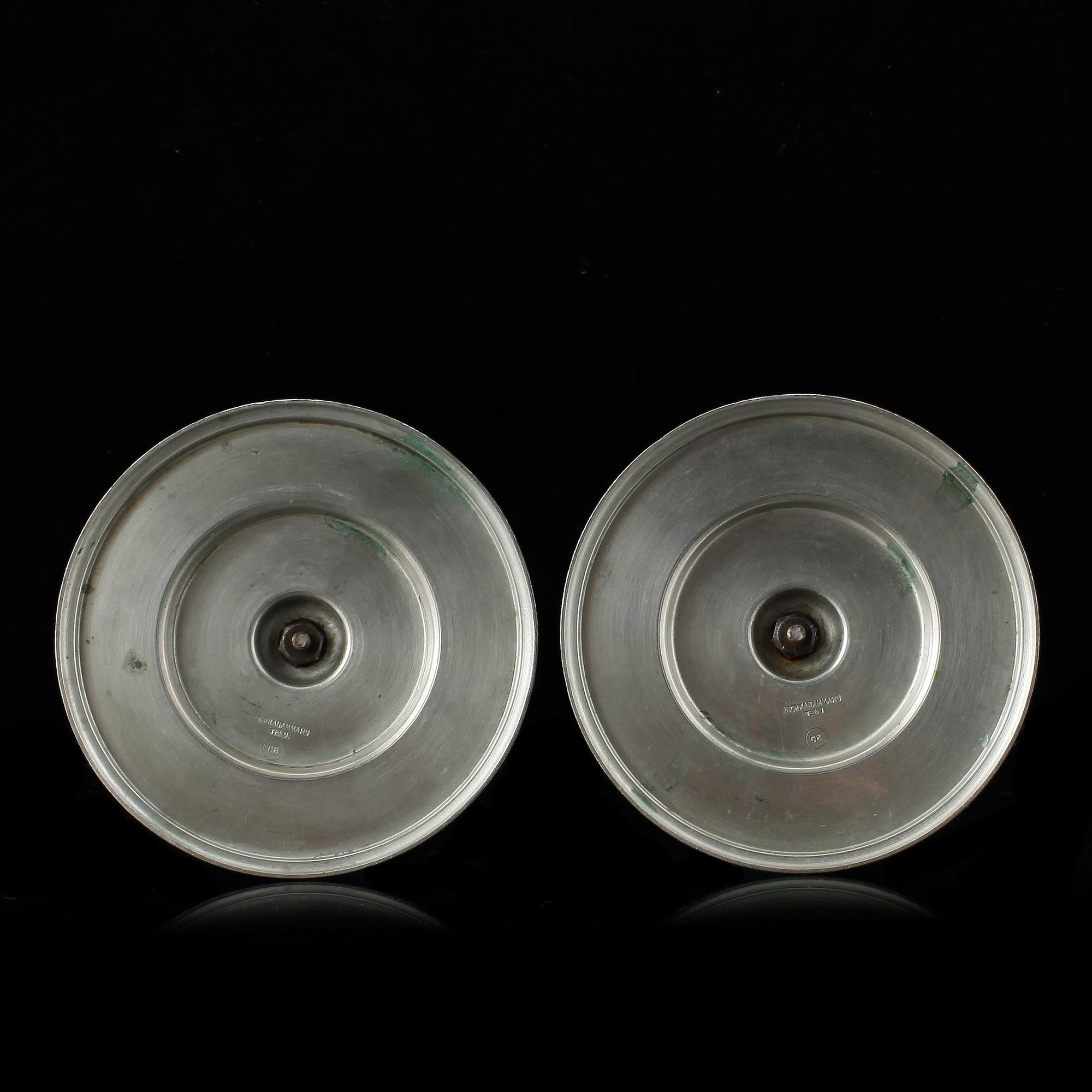 LJUSSTAKAR, ett par, Tenn, Norrhammars Tenn. 1900-talets första hälft.