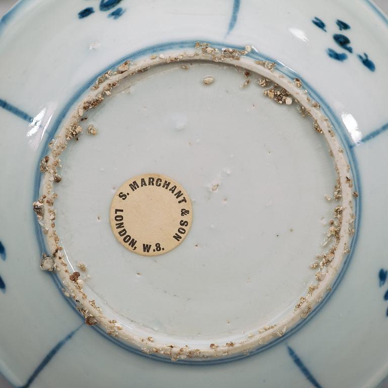 A pair of blue and white kraak dishes, Ming dynasty, Wanli (1572-1620).