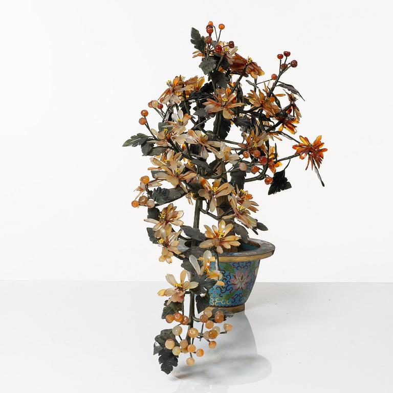 Decoration tree, stone, with pot in cloisonné, China, 20th century.