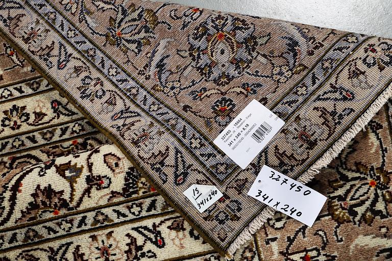 A carpet, Kashan, ca 341 x 240 cm.