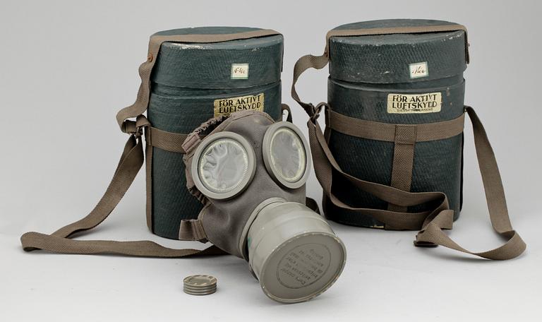 GASMASKER, 2 st, Bicapa, Birger Carlsson & Co AB, Stockholm, märkta 1939.