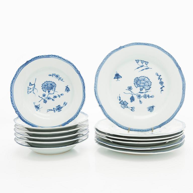 Astiaston osia, 12 osaa, posliinia, "Nejlika", IKEA, IKEA:n 1700-luvun sarjasta.