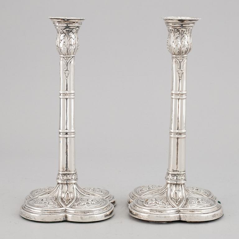 A pair of English 18th century silver candlesticks, marked JB, London 1766.