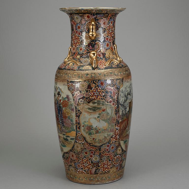 GOLVVAS, porslin. Japan/Kina. 1900-tal.