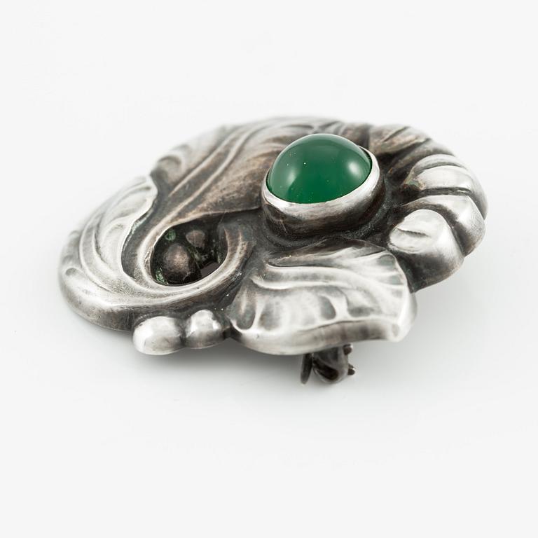 Georg Jensen, brosch, sterlingsilver med grön agat, Danmark efter 1945.
