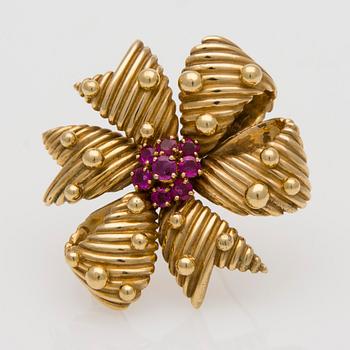 BROSCH, Tiffany & Co, 18K guld, rubiner.