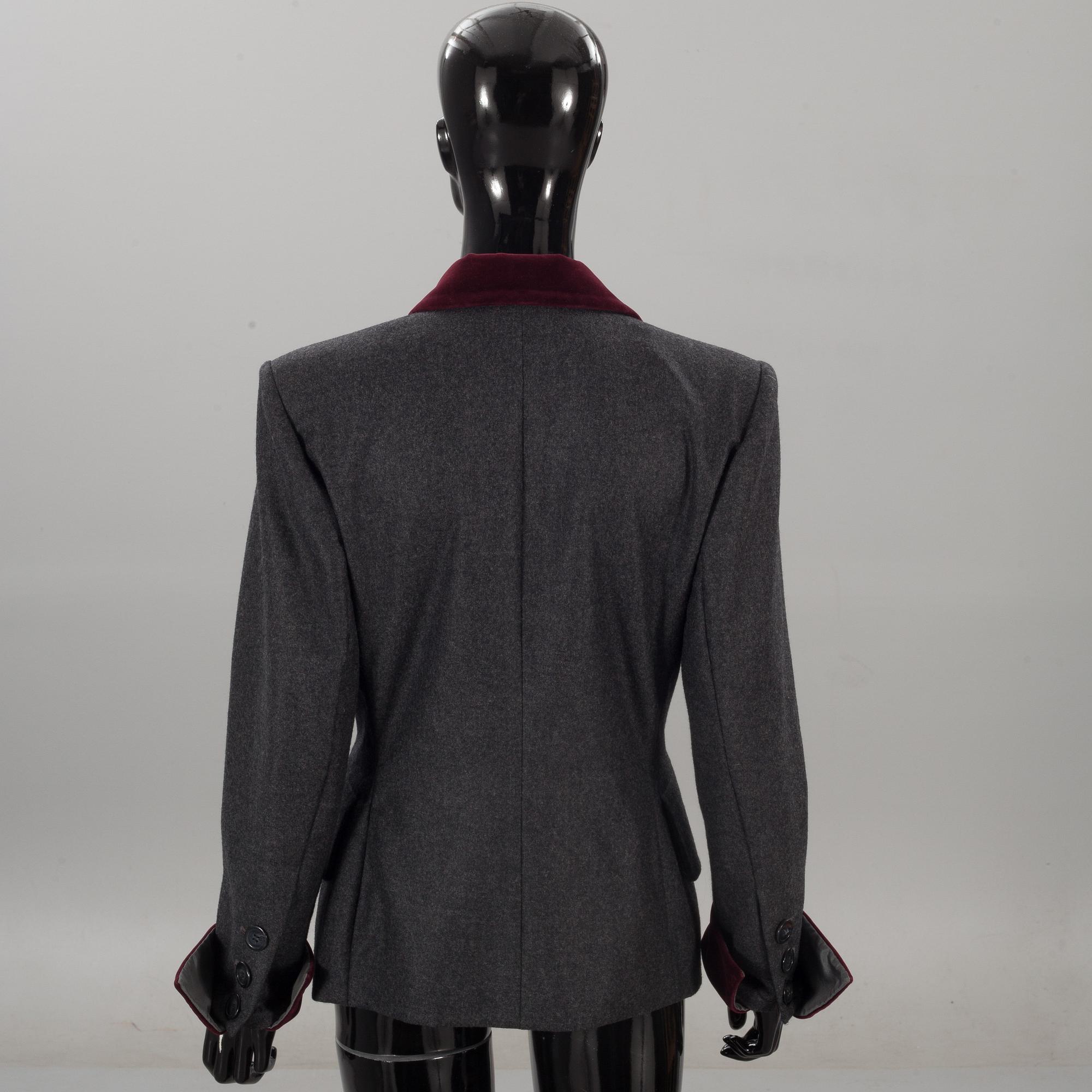 KAVAJ, Yves Saint Laurent.