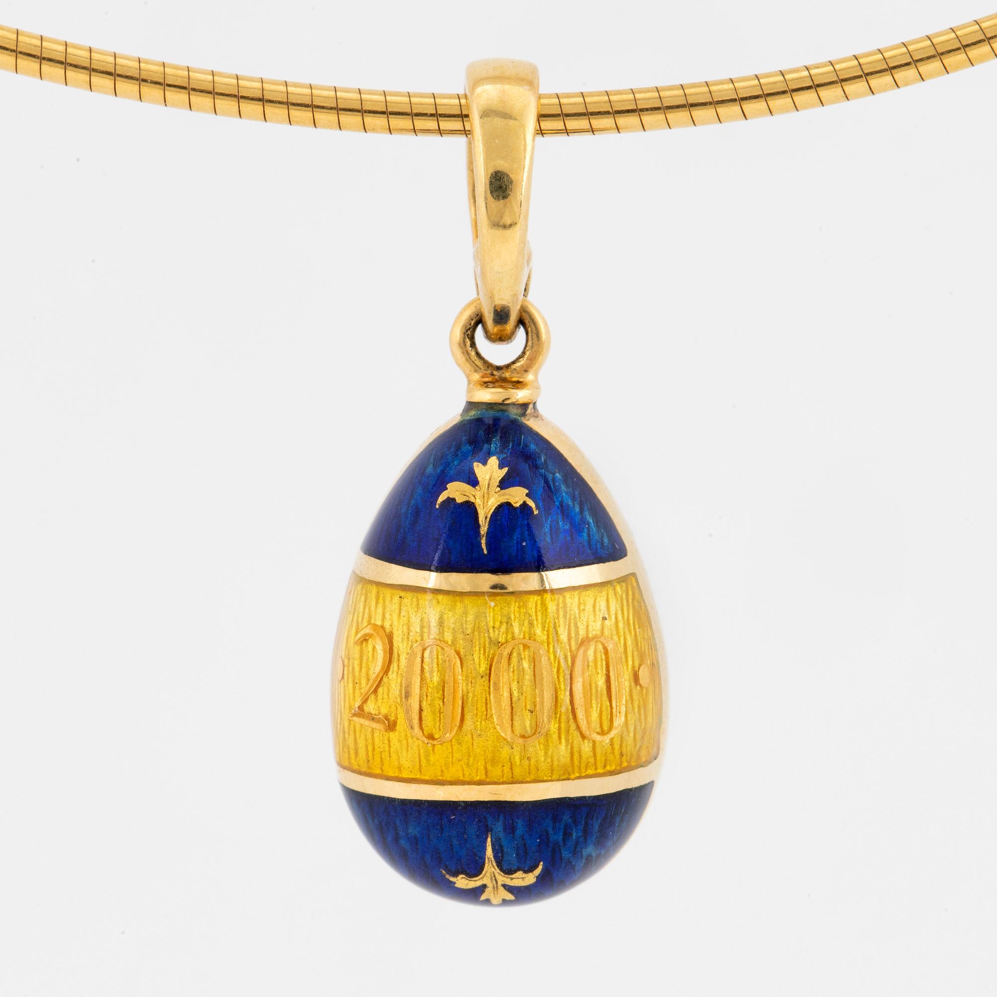 An 18K enamelled Fabergé pendant.