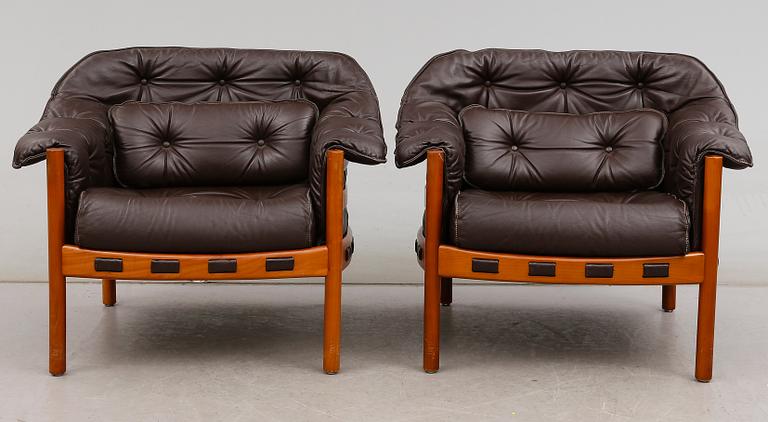 FÅTÖLJER, 1 par, 1900-talets andra hälft.