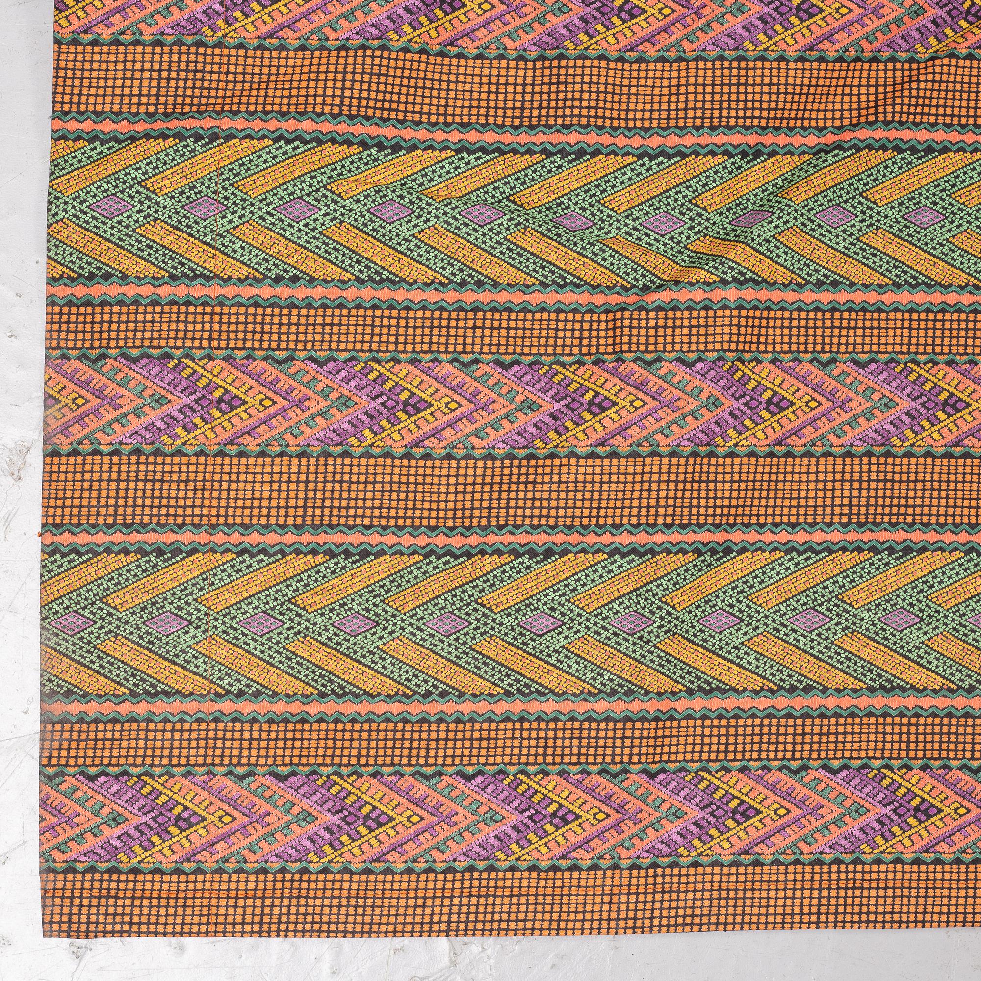 A textile, Missoni, ca 239 x 189 cm.