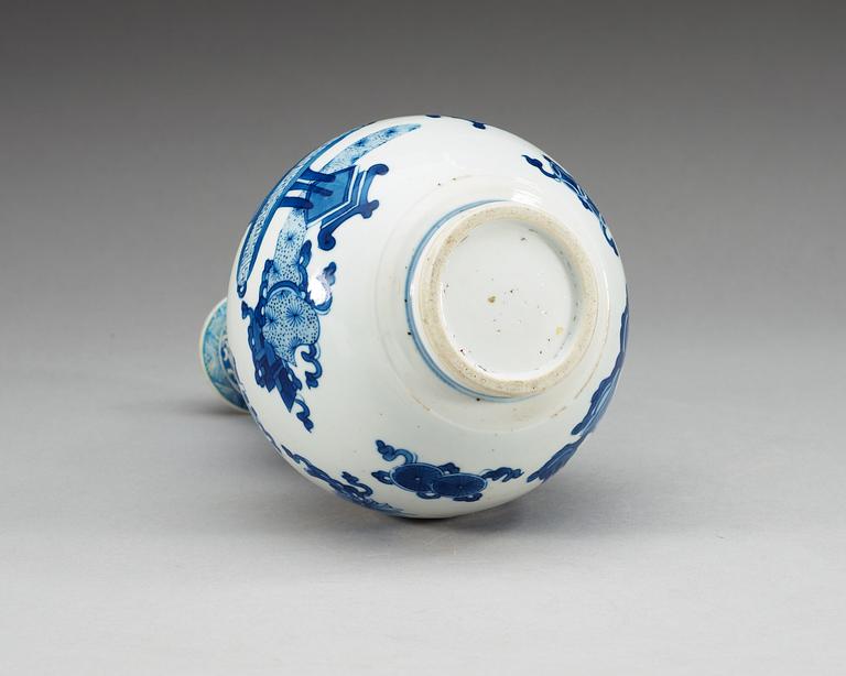 A blue and white gourd vase, Qing dynasty, Kangxi (1662-1722).