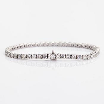 Tennisarmband, 18K vitguld med briljantslipade diamanter totalt ca 5.20 ct.