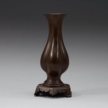 A bronse vase, Ming dynasty or early Qing dynasty.