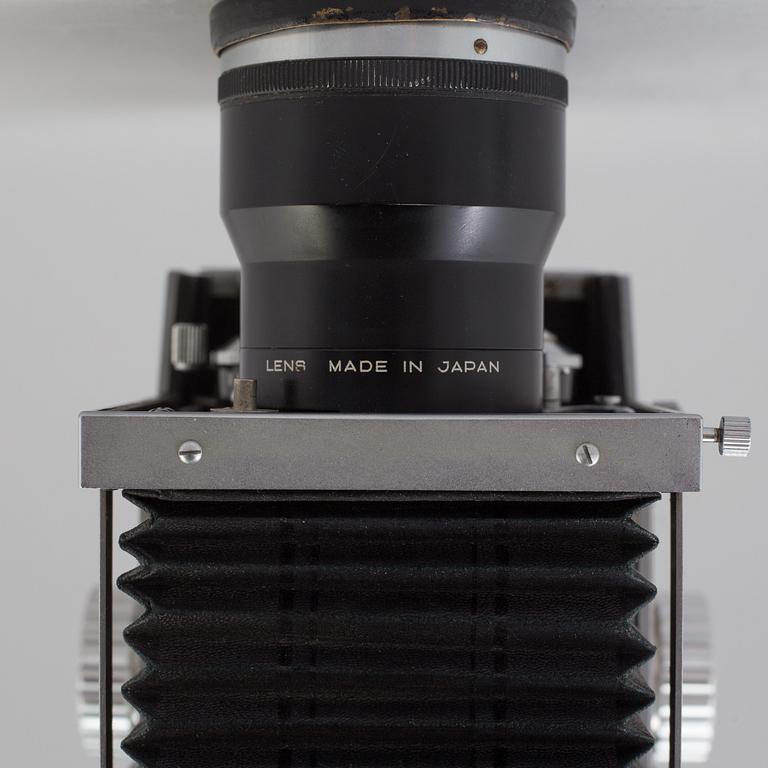 A Japanese Mamiyaflex C2 camera with Mamiya-Sekor 13,5 1:4,5 lens.