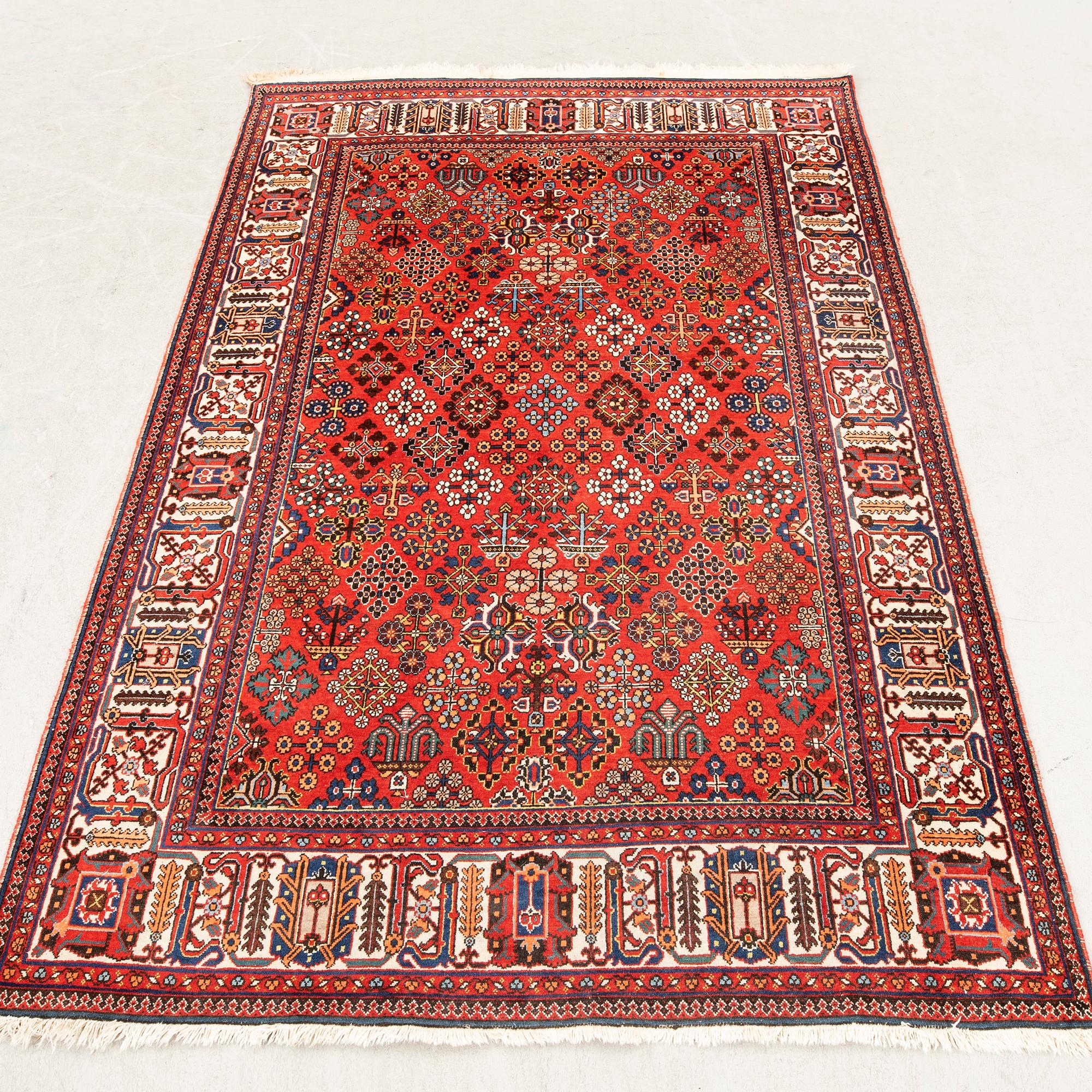Matta orientalisk semiantik ca 207x136 cm.