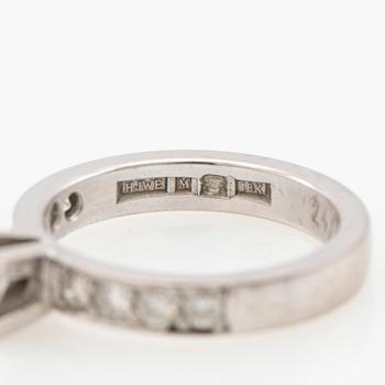 Ring, 18K white gold with brilliant-cut diamonds.