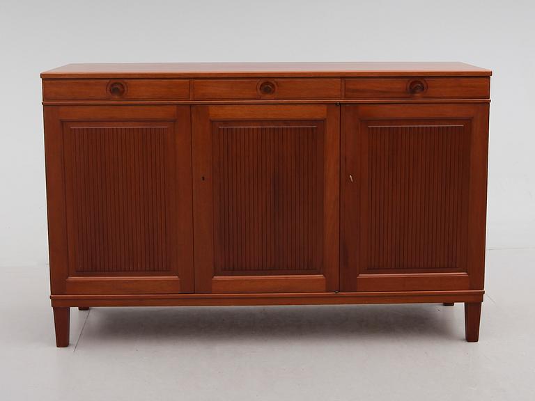 SIDEBOARD, "Herrgården", Carl Malmsten, Bodafors, 1962.