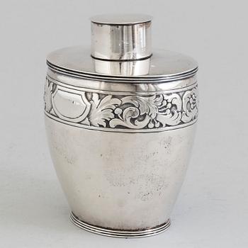 A Danish Art Nouveau silver tea caddy, maker's mark KOH, Copenhagen, 1913.