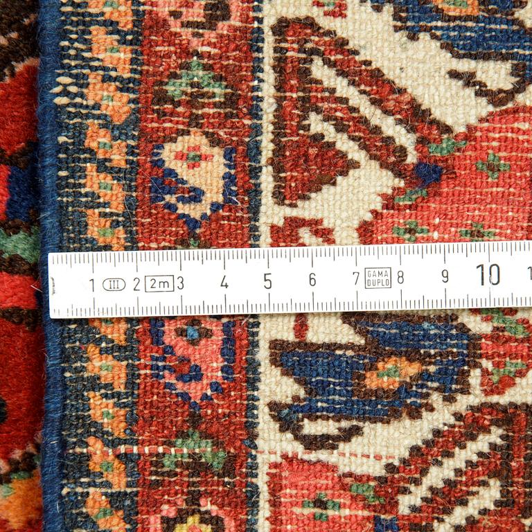 A rug, semi-antique Hamadan, ca 140 x 110 cm.