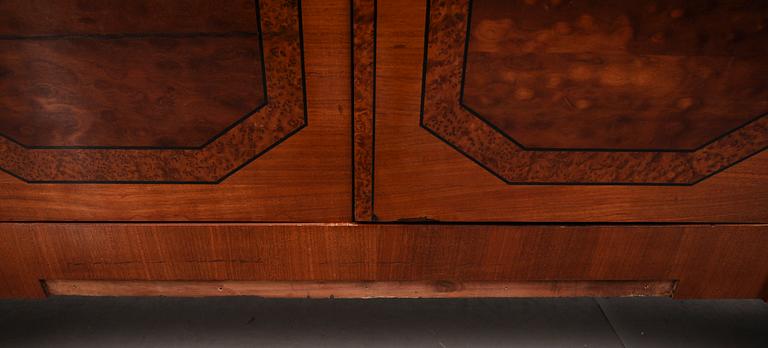 BOKSKÅP, Frankrike, 1900-talets första hälft.