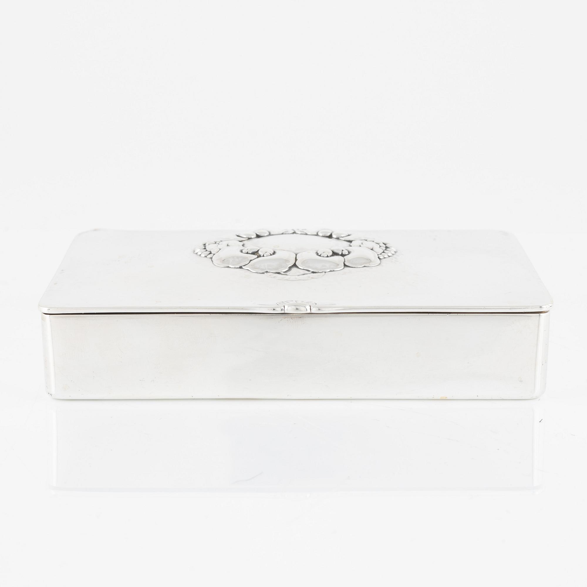 Cigarettetui, sterlingsilver, från Georg Jensen numrerat 507, omkring 1930.