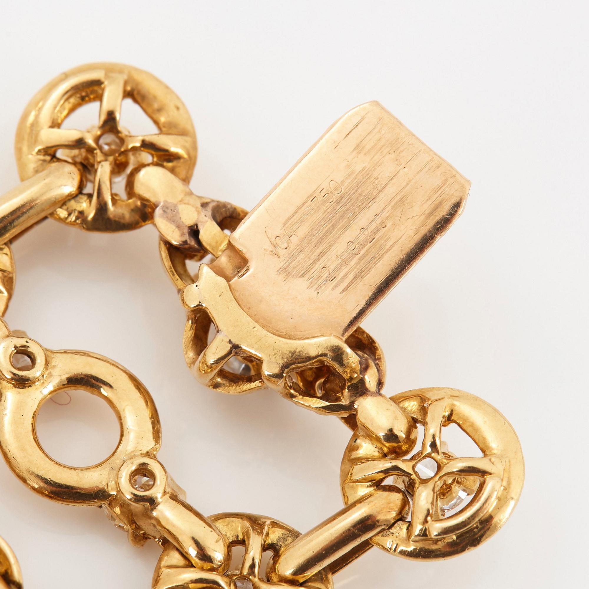 A Van Cleef et Arpels necklace in 18K gold set with round brilliant-cut diamonds, possibly a special order.