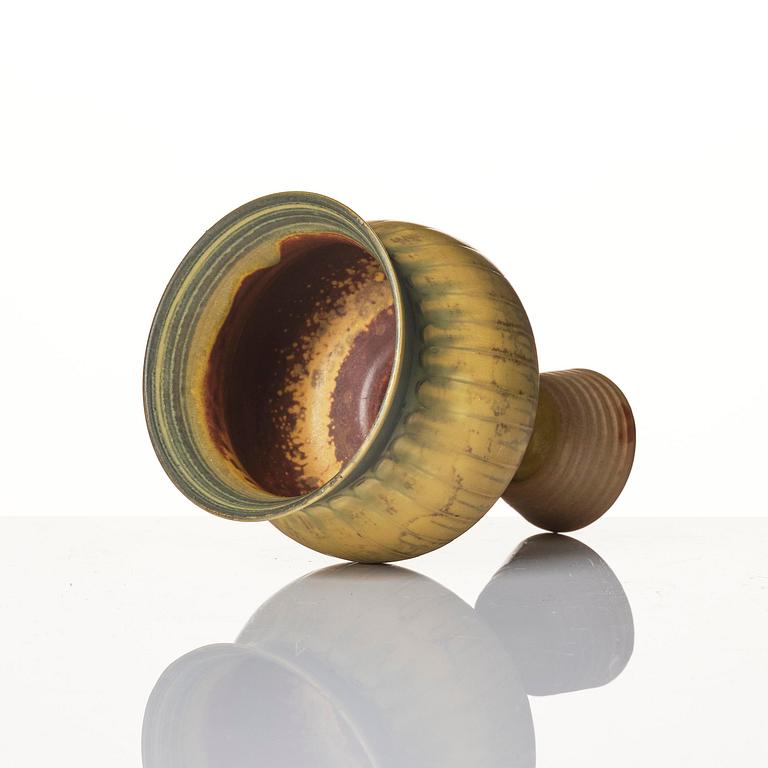 Wilhelm Kåge, a Farsta Spirea stoneware vase, Gustavsberg Studio 1957.