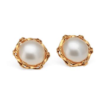 336. CHANEL, a pair of earclips.