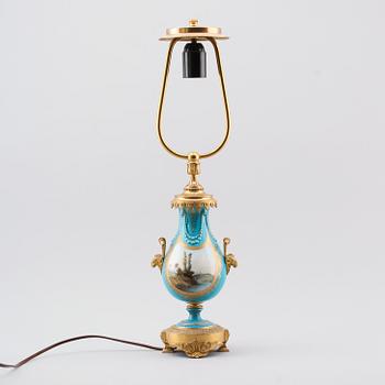 BORDSLAMPA, sannolikt Sevrés, Frankrike, 1900-talets första hälft.