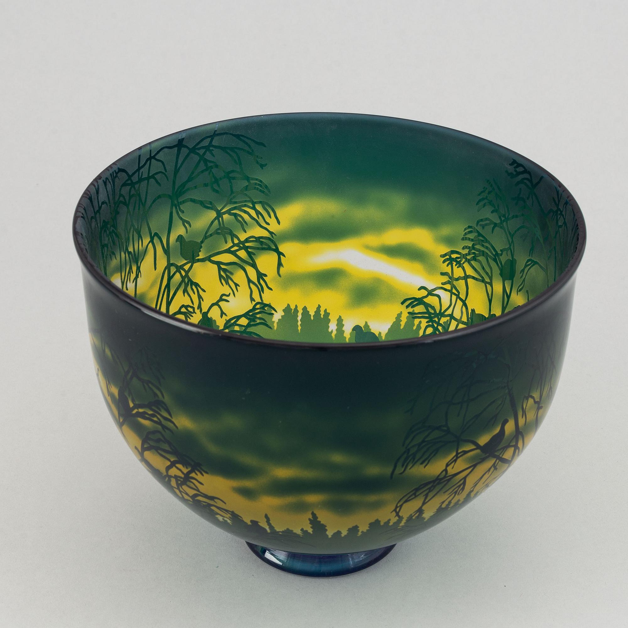 Jette Jörgensen, a cameo glass bowl, Sjöhyttan, Sweden 1987.