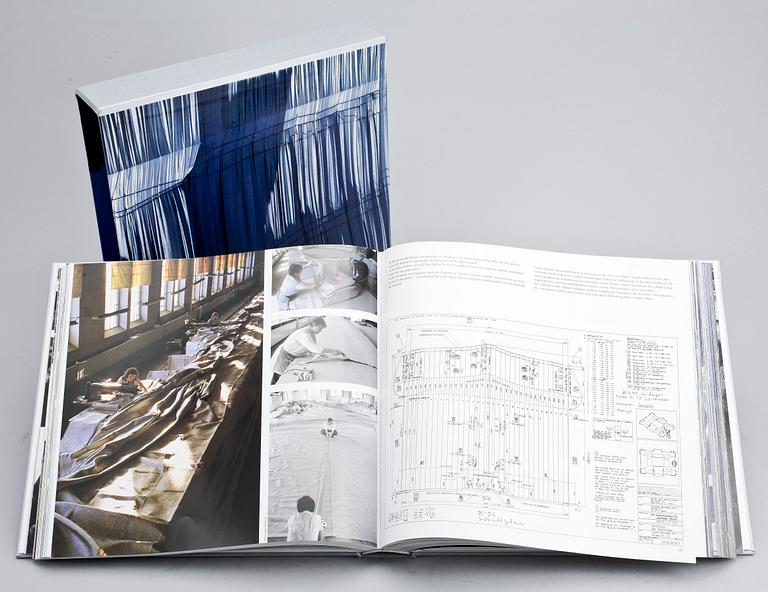 CHRISTO & JEANNE-CLAUDE JAVACHEF, bok, "Wrapped  reichtag", sign och numr 3458/5000, Taschen, 1996.