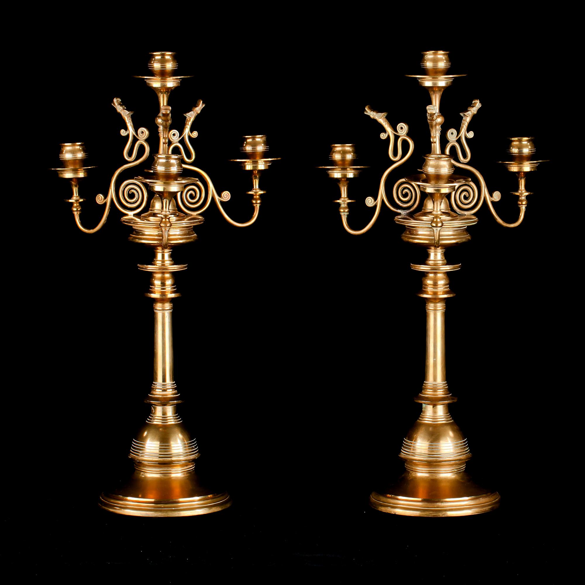 KANDELABRAR, ett par, mässing, Gusums bruk, Nr 9, 1900-talets första hälft.