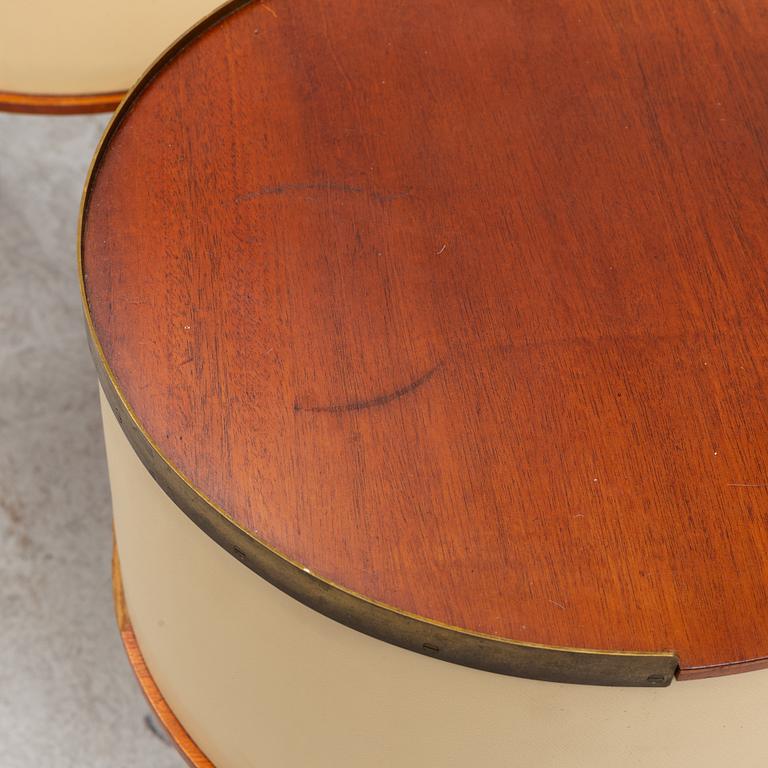 Sängbord, ett par, Halvdan Petterssons Möbelfabrik, Tibro, 1900-talets mitt.