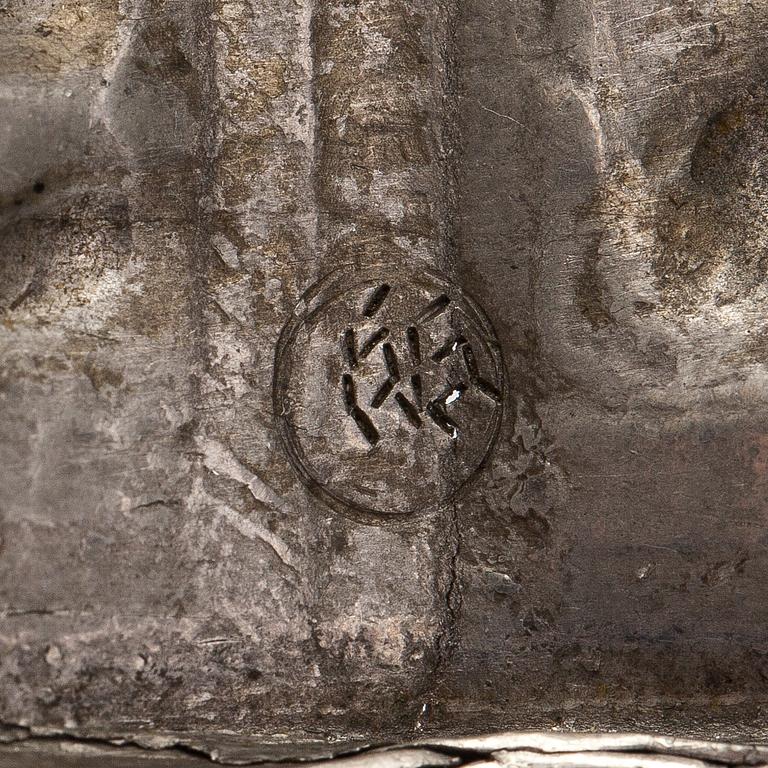 Armband "Björn", vitmetall. Kalevala Koru, Helsingfors.