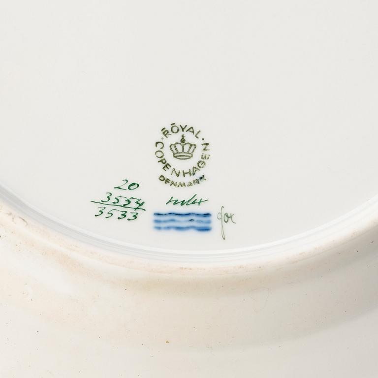 Desserttallrikar, fem stycken, porslin. Royal Copenhagen, "Flora Danica", Danmark, 1900-tal.