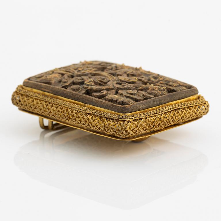 A gilded belt buckle, Qing dynasty, 18/19th Century.