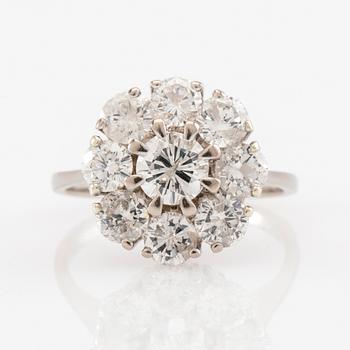 Ring Carmosé 18K white gold with round brilliant-cut diamonds.