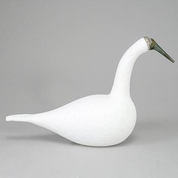 OIVA TOIKKA, a glass bird "Whooper swan" signed O. Toikka  Nuutajärvi 3800 2012.