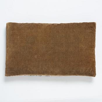 A TAPESTRY, FRAGMENT, tapestry weave, ca 36,5 x 59,5 cm, probably France around 1700.