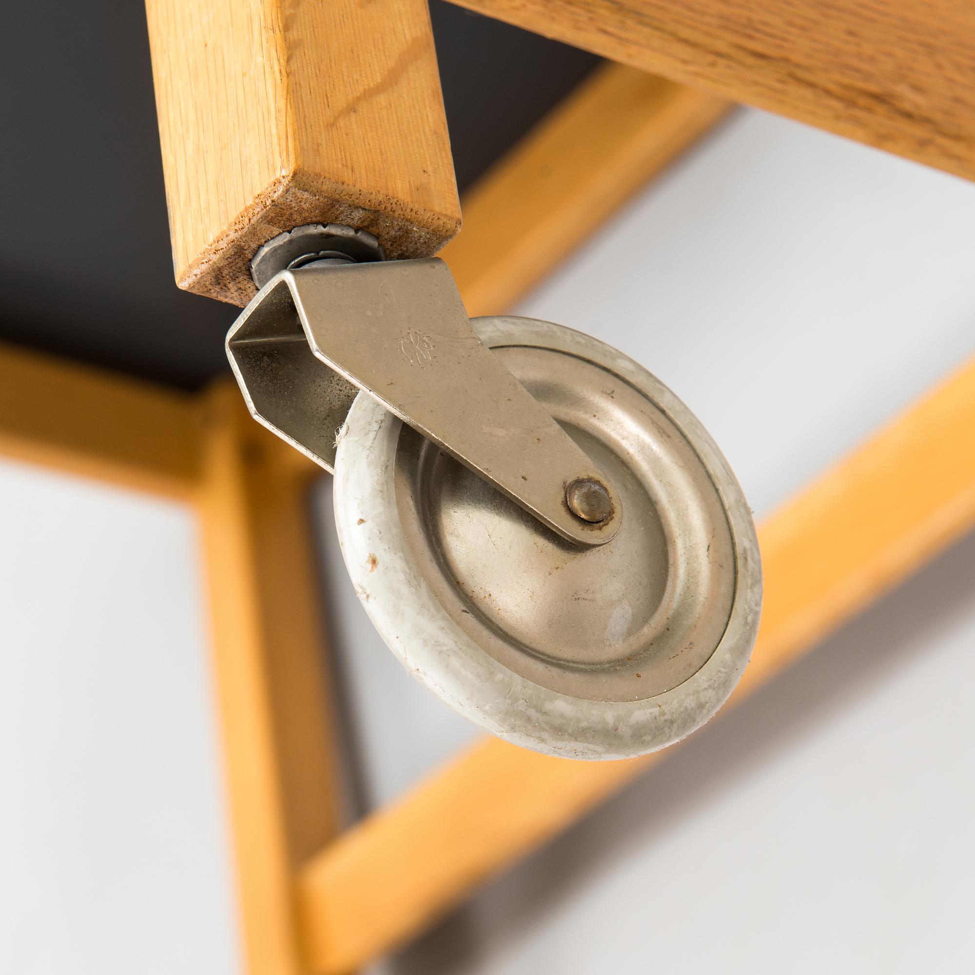 Olavi Hänninen, a 1960s tea trolley for HMN Huonekalu Mikko Nupponen, Lahti, Finland.