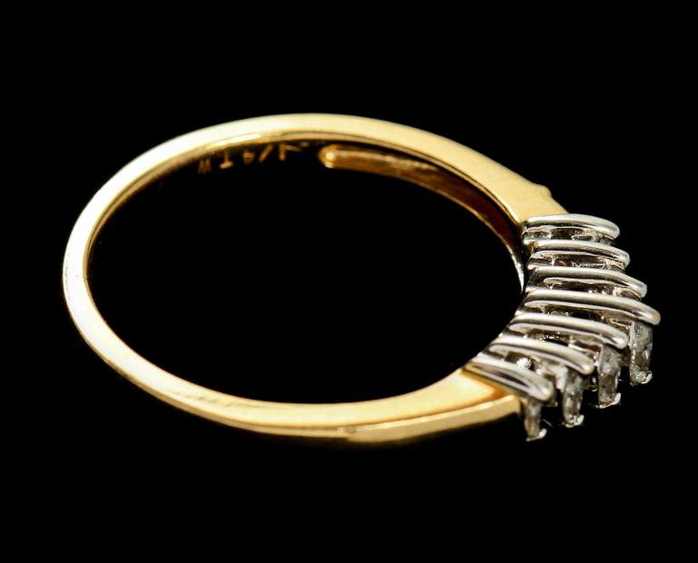 RING, 14k guld med 7 navetteslipade diamanter. Tot vikt 0.25 ct. Vikt 3 g.