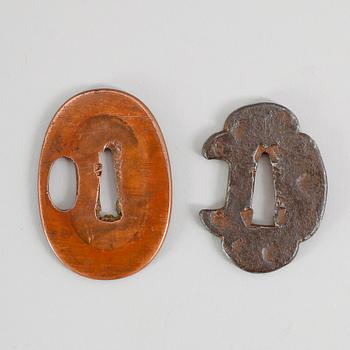 TSUBOR, 2 st, brons och järn, Japan, 1800- och 1500-/1600-tal.