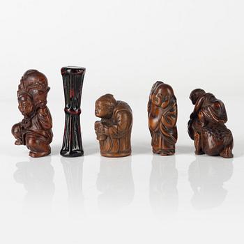 A group of five Japanese wood and lacquer figures / netsuke, 19th/20th century.