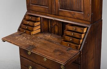 An early 19th Century pine cabinet.