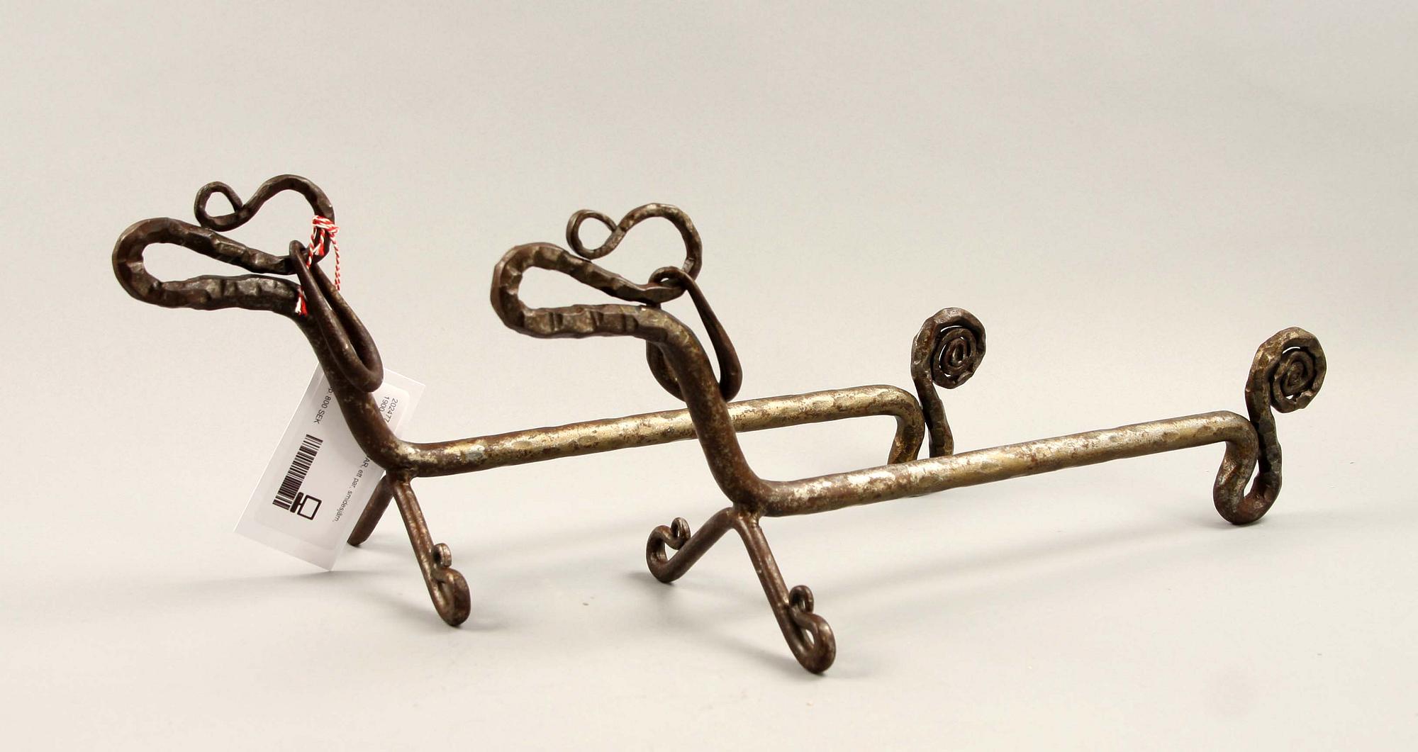 ELDHUNDAR, ett par, smidesjärn, 1900-tal.