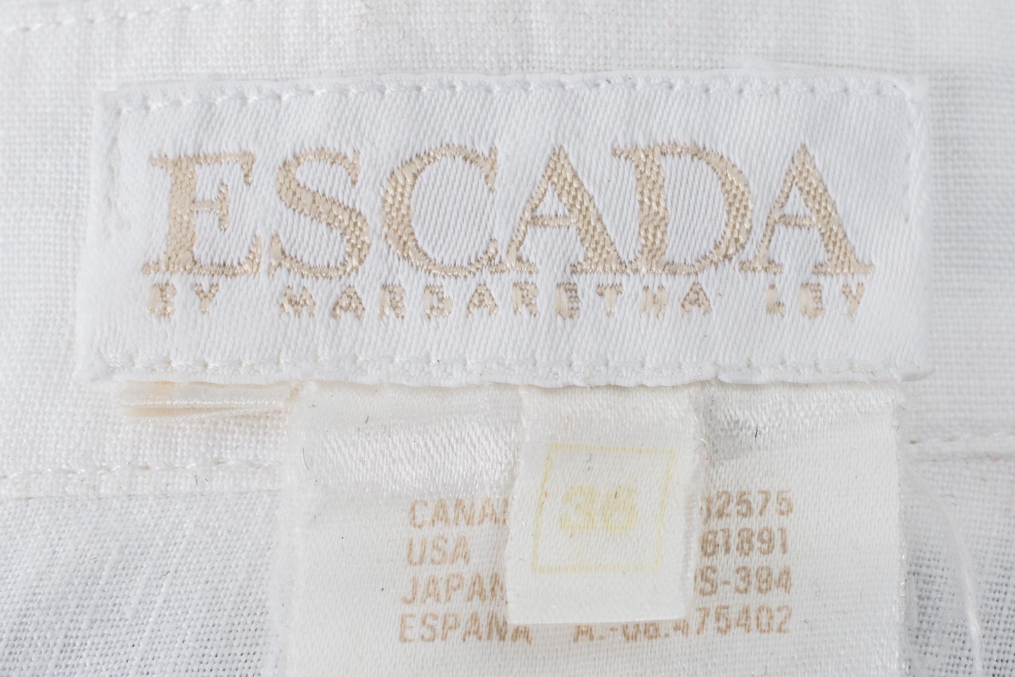 BLUS, Escada.