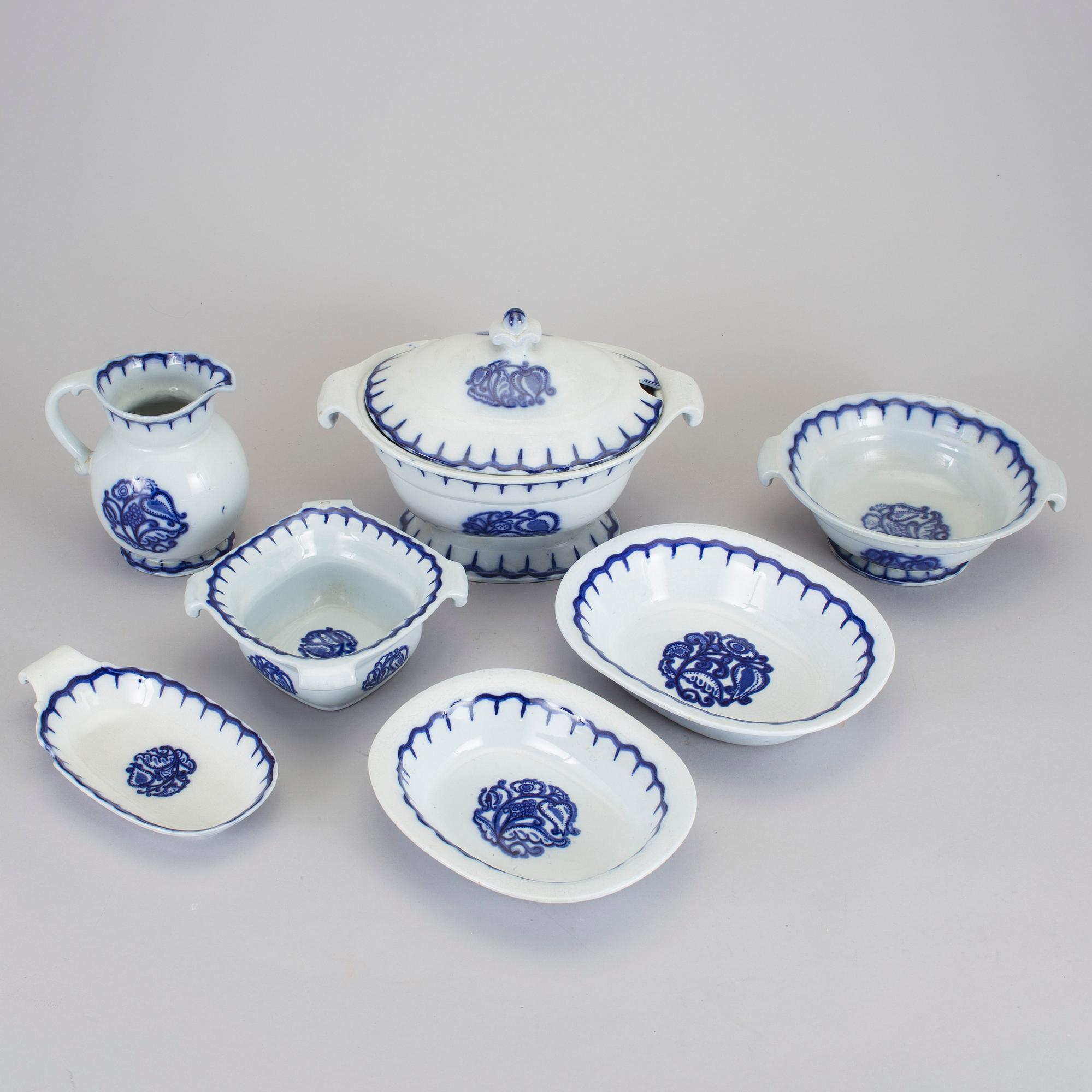 SERVIS, 41 delar, flintgods, "Liljeblå", Wilhelm Kåge, Gustavsberg, omkring 1920.